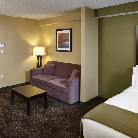 Holiday Inn Express & Suites TIMMINS by IHG