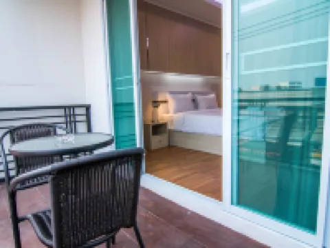 アット ホーム アット ウドン ウドーンターニーのホテル