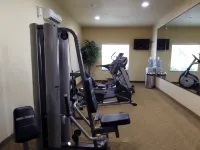 Baymont by Wyndham Pearsall - Gym