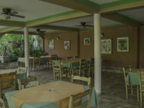 ル ジャルダン ホテル レストラン ジャクメルのホテル