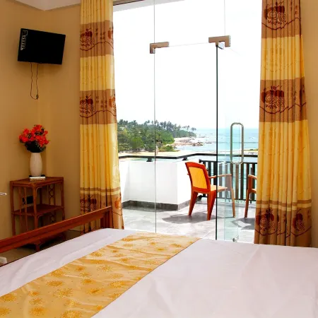 Queens Beach Hotel
