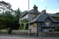 Tudor Lodge Hotel a 