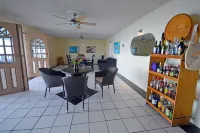 Beyond Sunset Resort & Villas - bar