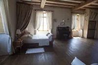 Le Logis de Riparfonds Hôtels à : Bressuire