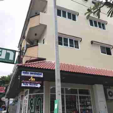 AN Apartment Hotel Exterior