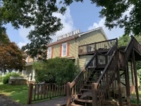 วูดบริดจ์ อินน์ และ ทาเวิร์น โรงแรมในPickens County