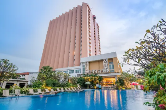 โรงแรมโกลเด้นบีช โรงแรมใกล้หาดชะอํา