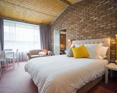 Farnham Court Motel and Restaurant Hotels in Morwell