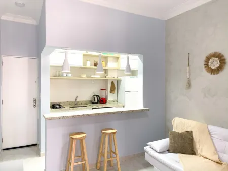 6 Minutes from Copacabana Beach Br1033 Отели рядом с достопримечательностью «Национальный исторический музей Бразилии»