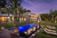 River Place Manor - Pools
