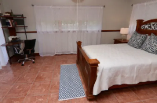 La Finca Miami by SoFla Vacations Hotels in Glenvar Heights