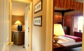 The Hunters Rest Inn
