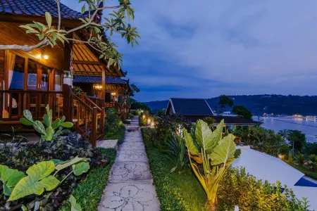 Sunday Huts Lembongan Отели рядом с достопримечательностью «Broken Beach»