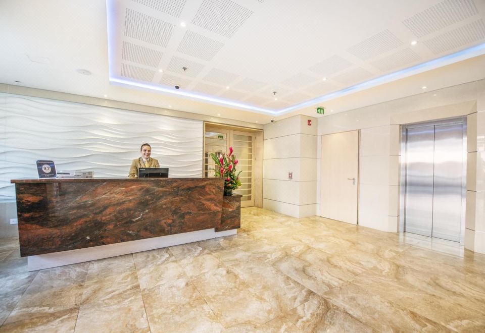 아파르타멘토스 플라자 스위트