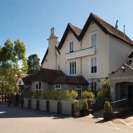 Worplesdon Place Hotel Отели рядом с достопримечательностью «Университет Суррей»