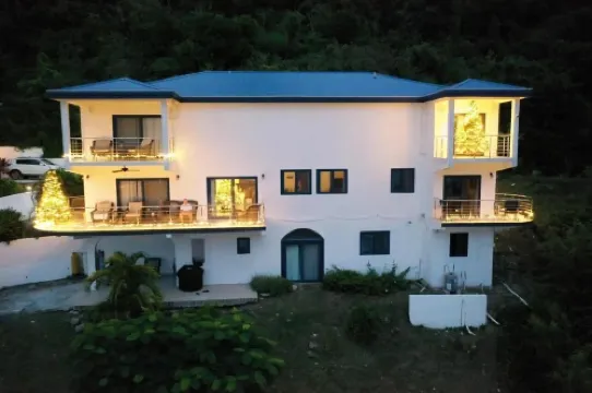 Coconut Breeze Villas Hotels in St. John Island