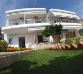 Riviera Rooms - Bed and Breakfasts