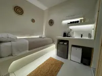 White Sand Jacuzzi Suite Hotels in Ios