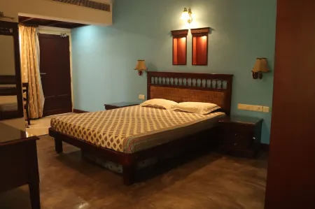 Fortbeach Service Apartments Отели рядом со станцией Metro  Aluva Railway Station