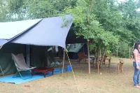 Dev's Campground Hotels in Монерагала