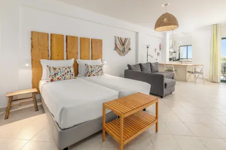 Estudios Salinas - Fuseta