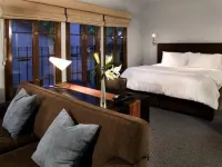 Casa Del Mar Inn Hotels near Moreton Bay Fig Tree