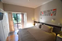 Cumberland Resort & Spa Hotels near Ball Bay