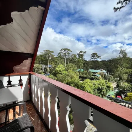 Log Cabin Hotel - Baguio