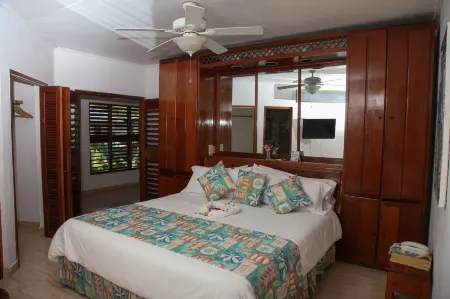 Negril Treehouse Resort Отели в г. Негрил