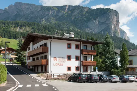 Apartments Lores Отели в г. Сельва-ди-Валь-Гардена