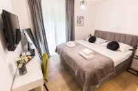 Luxury Rooms with Balcony - Bed and Breakfasts