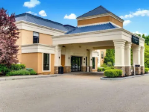 The Crossroads Hotel - Newburgh Hotels in Orange County