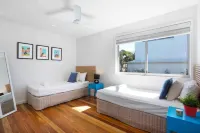 Sandbox Apartments Hotels in Currumbin