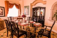 Vacation Rentals María Bonita Hotels near Plaza Mariscal