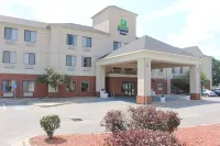 Holiday Inn Express & Suites Kansas City-Liberty (Hwy 152) Hotels in Kansas City