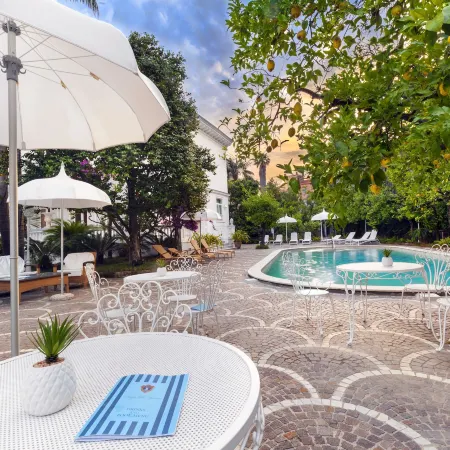 Relais Villa Savarese Отели рядом с достопримечательностью «Пляж Леонеллис»