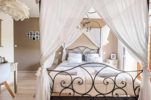 B&B des Histoires d'Anges - Côté Jardin - Accueil Vélo Các khách sạn ở Tournus