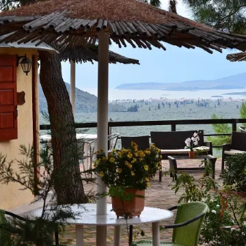 Chrissa Camping Rooms & Bungalows