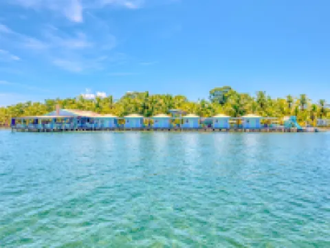 Cosmic Crab Resort Hotels in Carenero