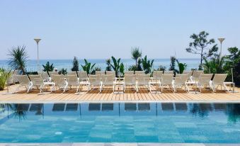 Grand Hotel Des Sablettes Plage, Curio Collection By Hilton