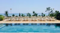 Grand Hotel Des Sablettes Plage, Curio Collection By Hilton - ติดทะเล