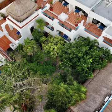 Pelicano Inn Playa del Carmen - Beachfront Hotel