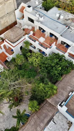 Pelicano Inn Playa del Carmen - Beachfront Hotel