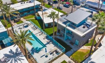 Walkable Ots, Heated Poolside Mid Century Condo