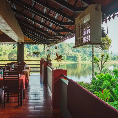 Karapuzha Village Resort Отели рядом с достопримечательностью «Водопады Соочипара»