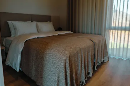 Peninsula Suites Отели в г. Хедльнар