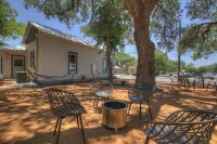 Historic Hideaway Stroll to Schlitterbahn فنادق في نيو براونفيلز