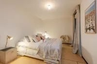 Huswell - Apartment with Garden at the Seaside in Knokke Hotels near Duinbergen