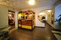 Hotel Assarotti Отели в г. Генуя