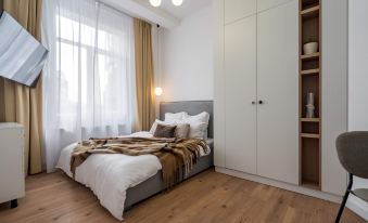 Contemporary Aparthotel 2-BR Flats Near Old Town, Quiet & Serene